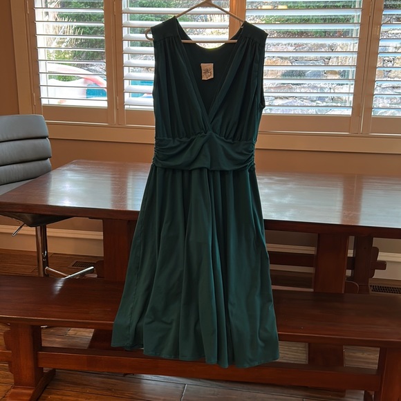 Dresses & Skirts - Teal dress 1X EUC soft cotton fit and flare midi v-neck ruching sleeveless